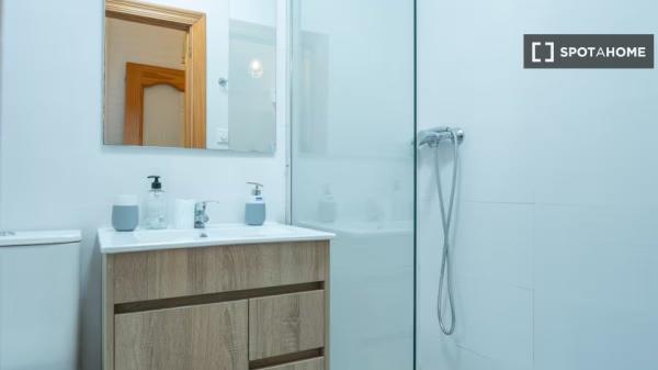 Piso de 2 dormitorios en alquiler en Santander