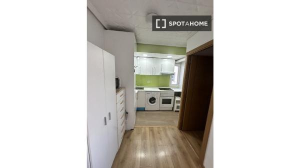 Habitación en piso compartido en madrid.