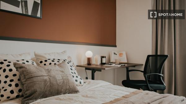 Habitación en piso compartido en barcelona.