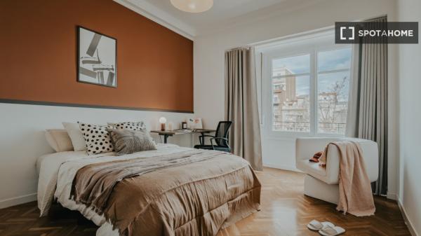 Habitación en piso compartido en barcelona.