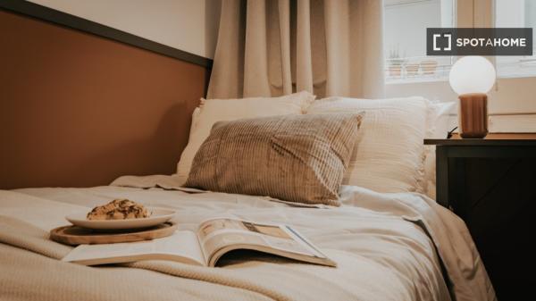 Habitación en piso compartido en barcelona.