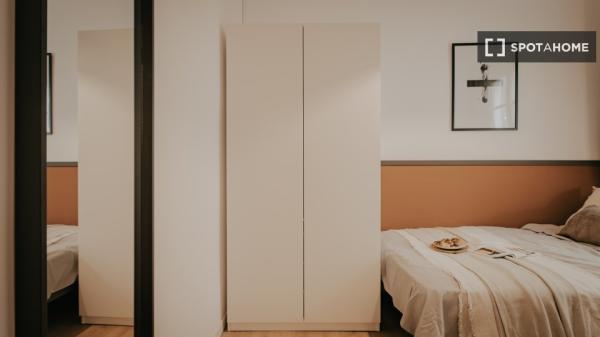 Habitación en piso compartido en barcelona.