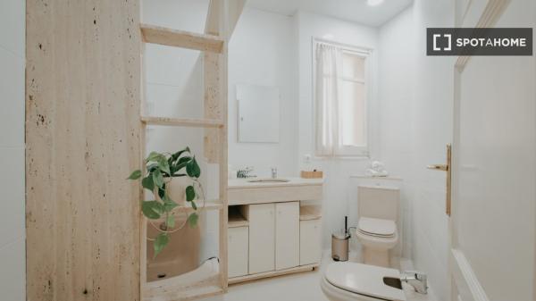 Habitación en piso compartido en barcelona.