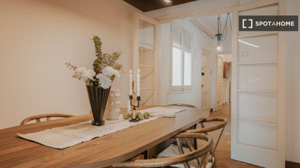 Habitación en piso compartido en barcelona.