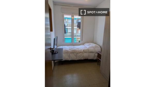 Habitación en piso compartido en madrid.