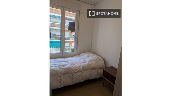 Habitación en piso compartido en madrid.