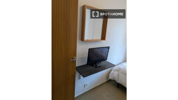 Habitación en piso compartido en madrid.