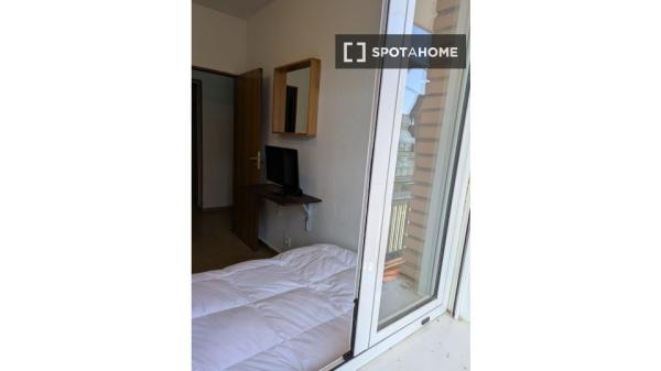 Habitación en piso compartido en madrid.