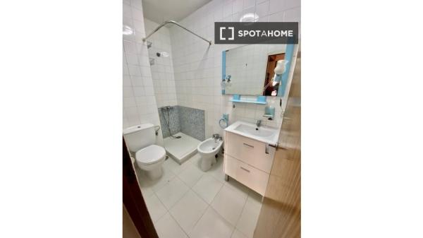 Habitación en piso compartido en madrid.