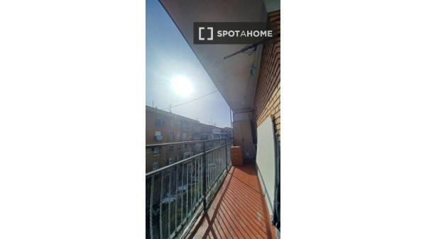 Habitación en piso compartido en madrid.