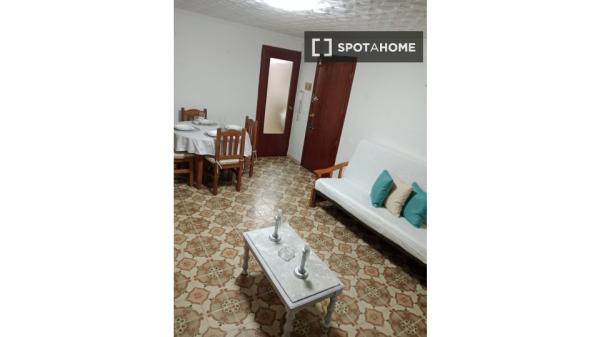 Apartamento de 3 dormitorios en alquiler en Guardamar, Alicante