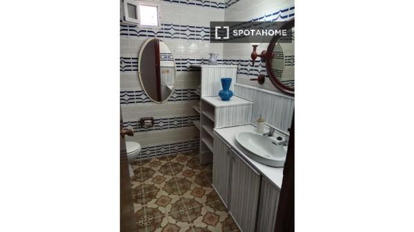 Apartamento de 3 dormitorios en alquiler en Guardamar, Alicante
