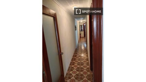 Apartamento de 3 dormitorios en alquiler en Guardamar, Alicante