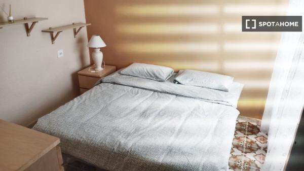 Apartamento de 3 dormitorios en alquiler en Guardamar, Alicante