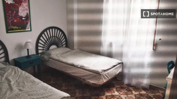 Apartamento de 3 dormitorios en alquiler en Guardamar, Alicante