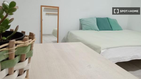 Room in a shared flat for rent in Schamann, Las Palmas