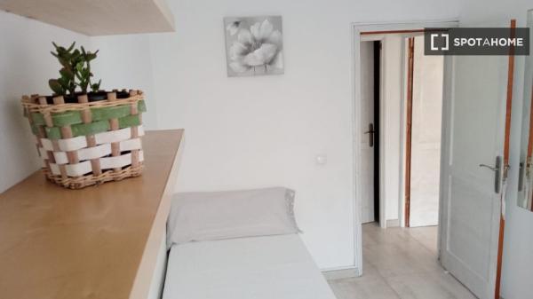 Room in a shared flat for rent in Schamann, Las Palmas
