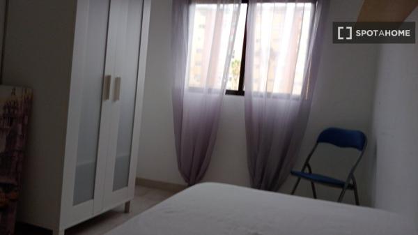 Room in a shared flat for rent in Schamann, Las Palmas