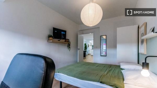 Se alquila habitación en Circular, Valladolid.