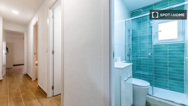 Se alquila habitación en Circular, Valladolid.