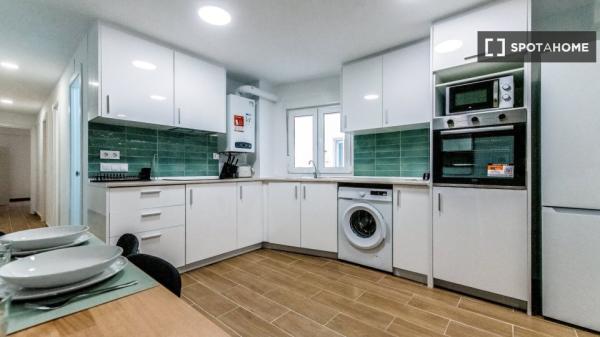 Se alquila habitación en Circular, Valladolid.