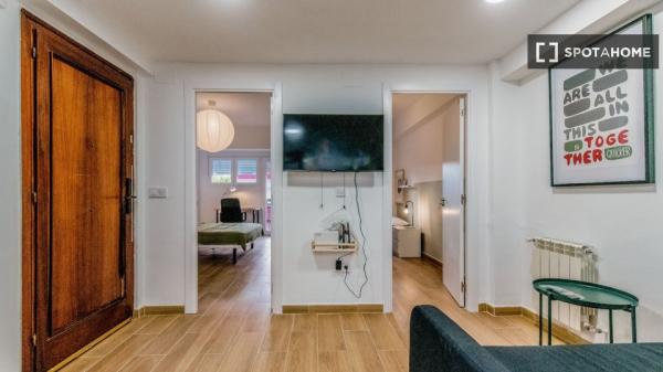 Se alquila habitación en Circular, Valladolid.