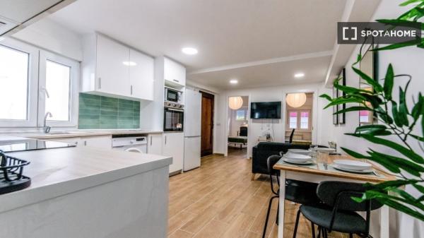 Se alquila habitación en Circular, Valladolid.