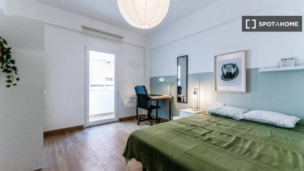 Se alquila habitación en Circular, Valladolid.