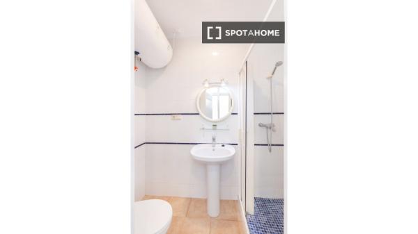 Chambre à louer dans un appartement de 5 chambres, Elche