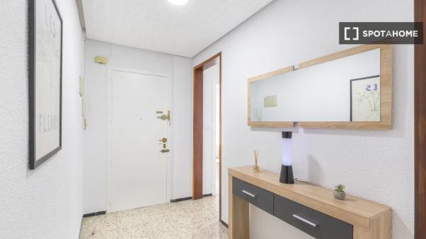 Chambre à louer dans un appartement de 5 chambres, Elche