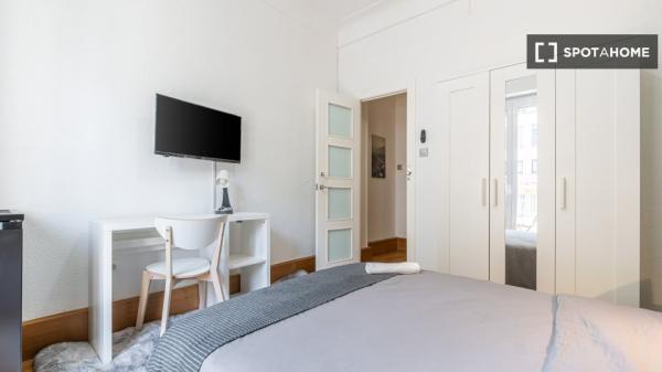 Se alquila habitación en piso compartido de 6 habitaciones, Alicante.