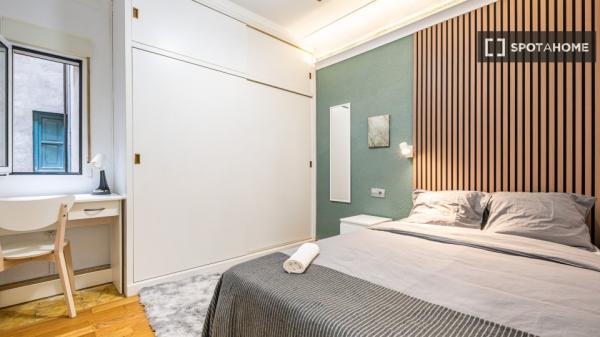 Se alquila habitación en piso compartido de 6 habitaciones, Alicante.