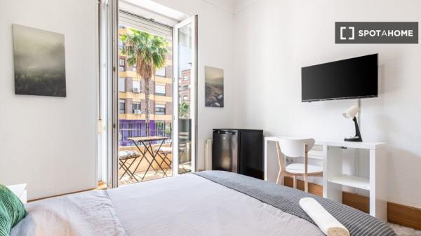 Se alquila habitación en piso compartido de 6 habitaciones, Alicante.