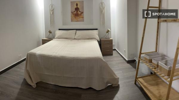 Habitación en piso compartido en barcelona.