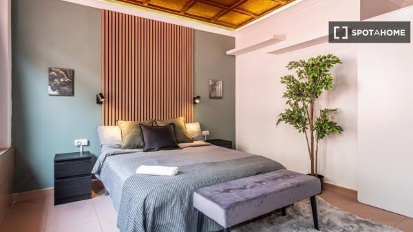 Se alquila habitación en piso compartido de 6 habitaciones, Alicante.