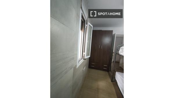 Habitación en piso compartido en alquiler en Barrio León, Sevilla