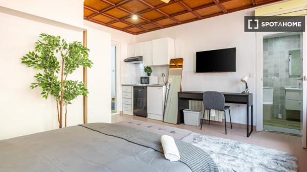 Se alquila habitación en piso compartido de 6 habitaciones, Alicante.