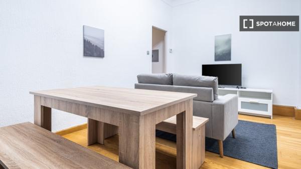 Se alquila habitación en piso compartido de 6 habitaciones, Alicante.