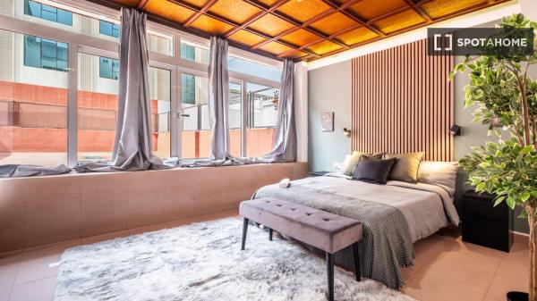 Se alquila habitación en piso compartido de 6 habitaciones, Alicante.