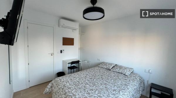 Zimmer in einer 5-Zimmer-Wohngemeinschaft zu vermieten, Alicante.