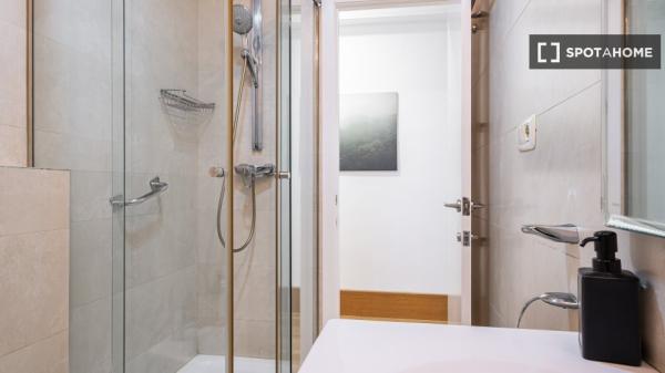 Se alquila habitación en piso compartido de 6 habitaciones, Alicante.