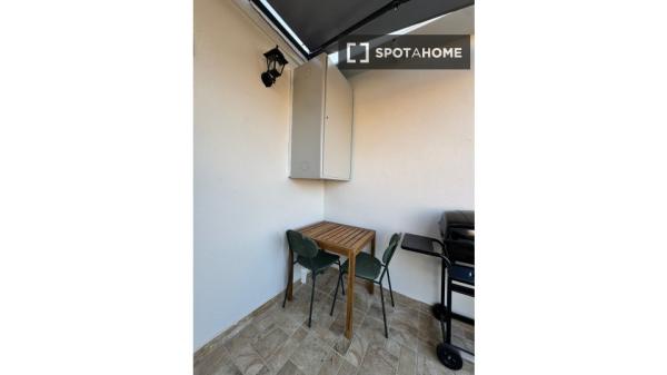 Se alquila habitación en piso compartido de 5 habitaciones, Alicante.