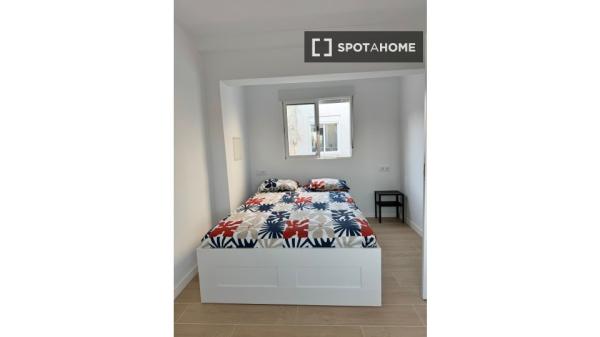 Zimmer in einer 5-Zimmer-Wohngemeinschaft zu vermieten, Alicante.