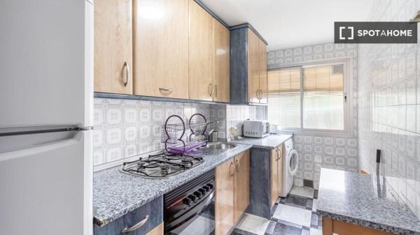 Se alquila piso de 3 dormitorios en Campo Verde, Granada.