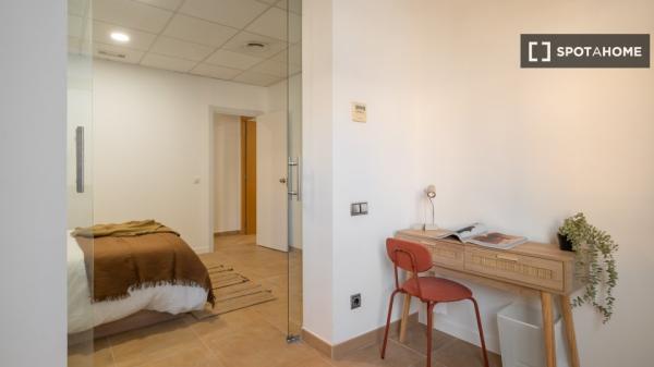 Habitación en piso compartido de 9 habitaciones en alquiler en Barcelona