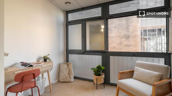 Habitación en piso compartido de 9 habitaciones en alquiler en Barcelona