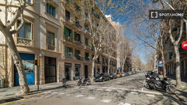 Habitación en piso compartido de 9 habitaciones en alquiler en Barcelona
