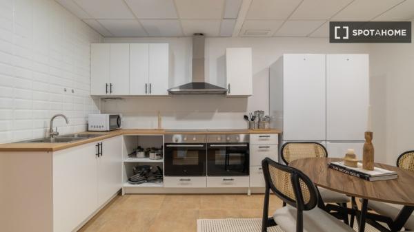 Habitación en piso compartido de 9 habitaciones en alquiler en Barcelona