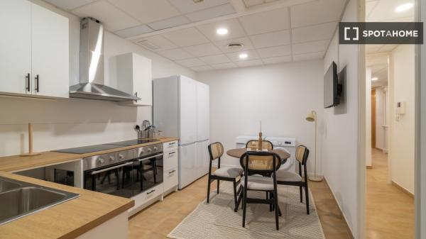 Habitación en piso compartido de 9 habitaciones en alquiler en Barcelona