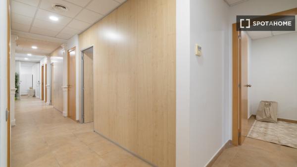 Habitación en piso compartido de 9 habitaciones en alquiler en Barcelona